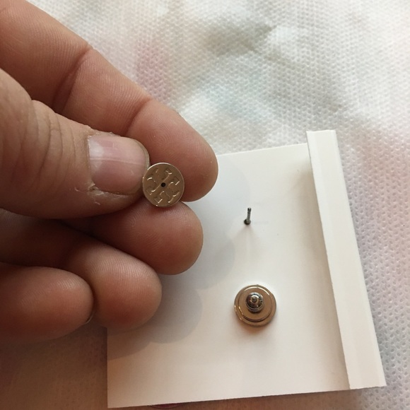 New on card Tory Burch large silver logo earrings - Picture 2 of 2